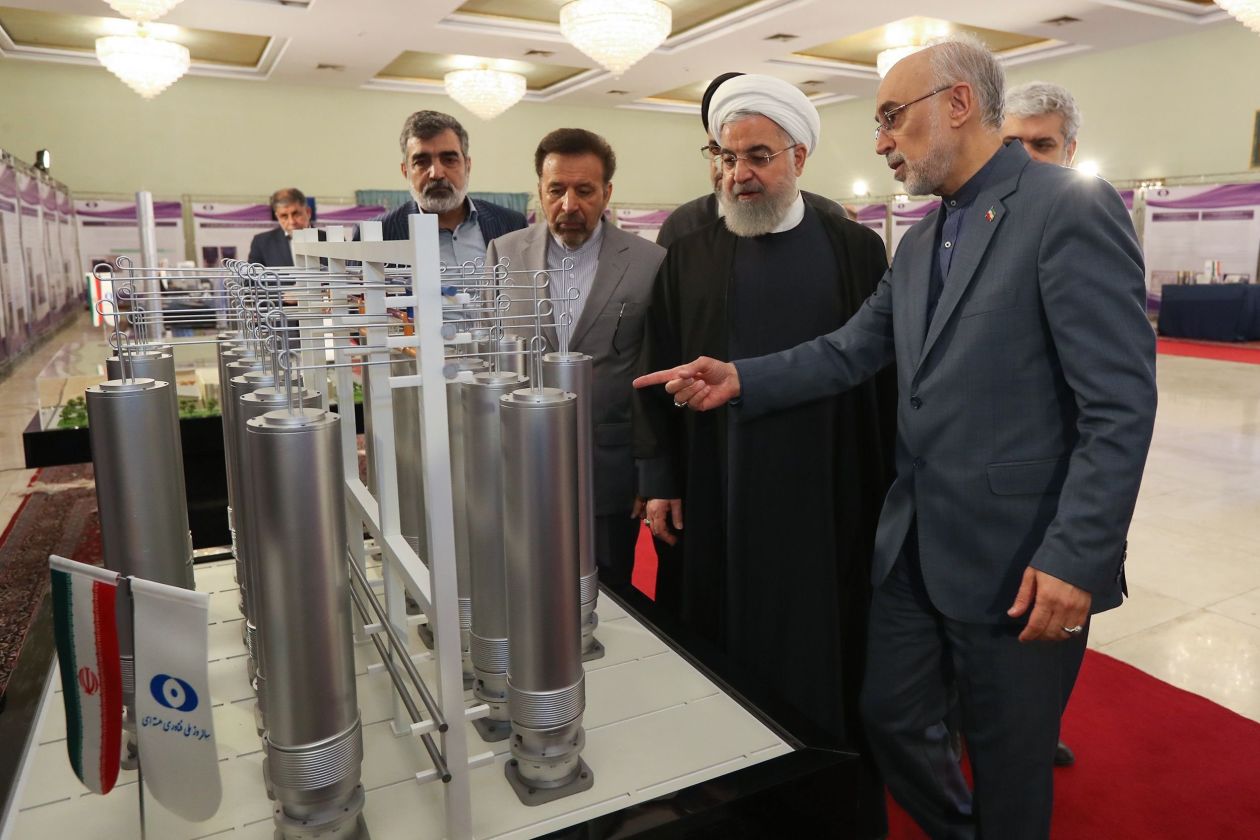Rouhani and Iranian Leaders Inspect Nuclear Technology